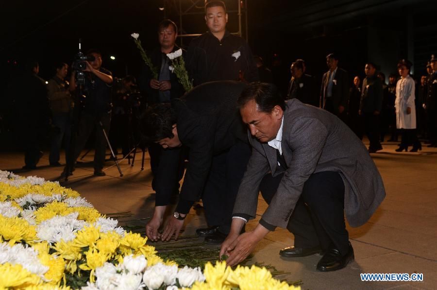 В Куньмине состоялась поминальная церемония по жертвам теракта