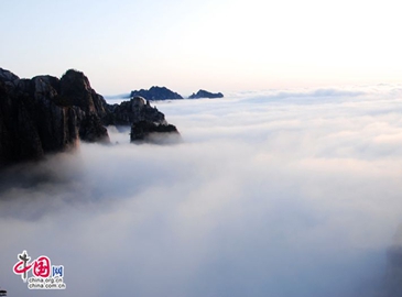 Сказочное облачное море в горах Хуаншань