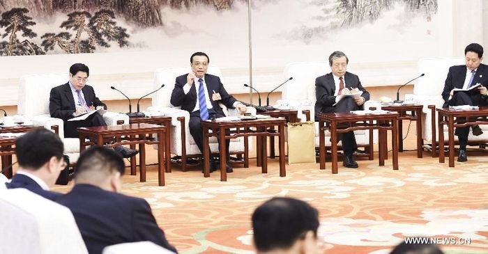 Ли Кэцян подчеркнул необходимость непрерывно повышать уровень жизни народа