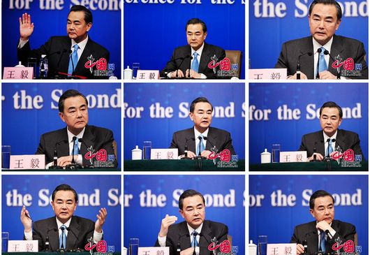 Мимики Министра иностранных дел Китая Ван И на пресс-конференции 8-ого марта
