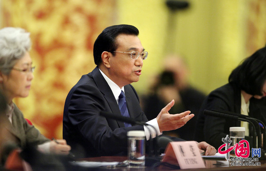 Жестикуляция премьера Ли Кэцяна на встрече с журналистами