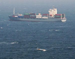 Один китайский моряк умер в результате столкновения двух судов в прибрежной акватории Японии