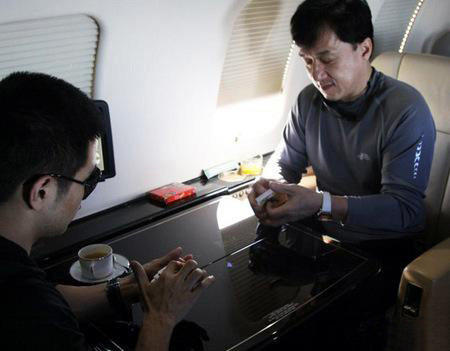 Опубликованы фотографии личного самолета кинозвезды Джеки Чана