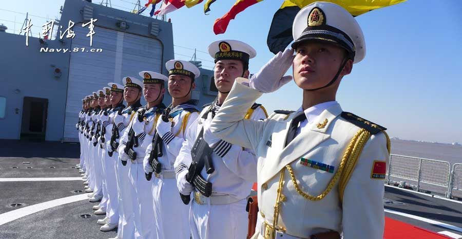 Новый ракетный эсминец сдан на службу ВМС Китая