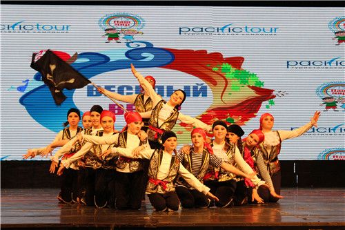 Китайско-российский молодежный фестиваль искусств 2014 открылся в Яньцзи