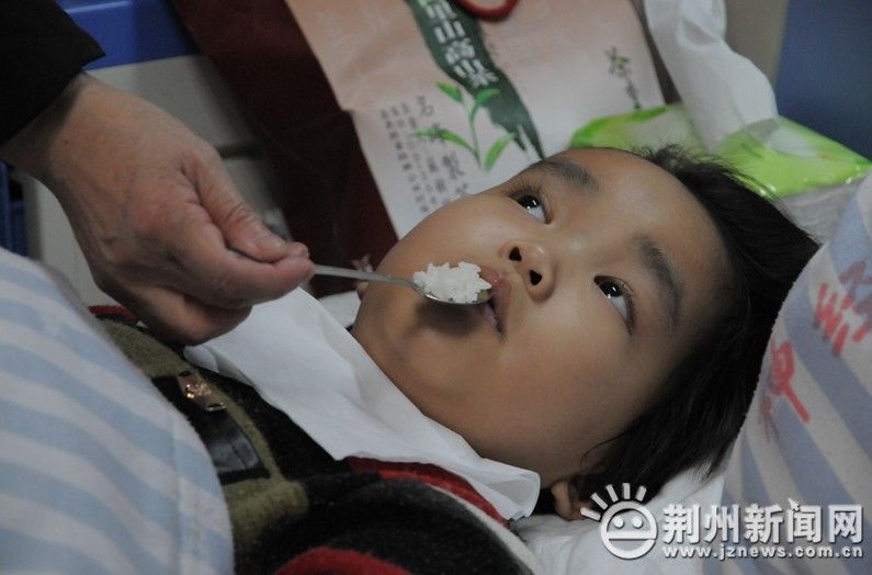 Смертельно больной мальчик из провинции Хубэй пожертвовал почку, чтобы спасти мать