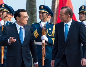 Ли Кэцян провел ежегодную встречу с премьер-министром Австралии Тони Абботтом