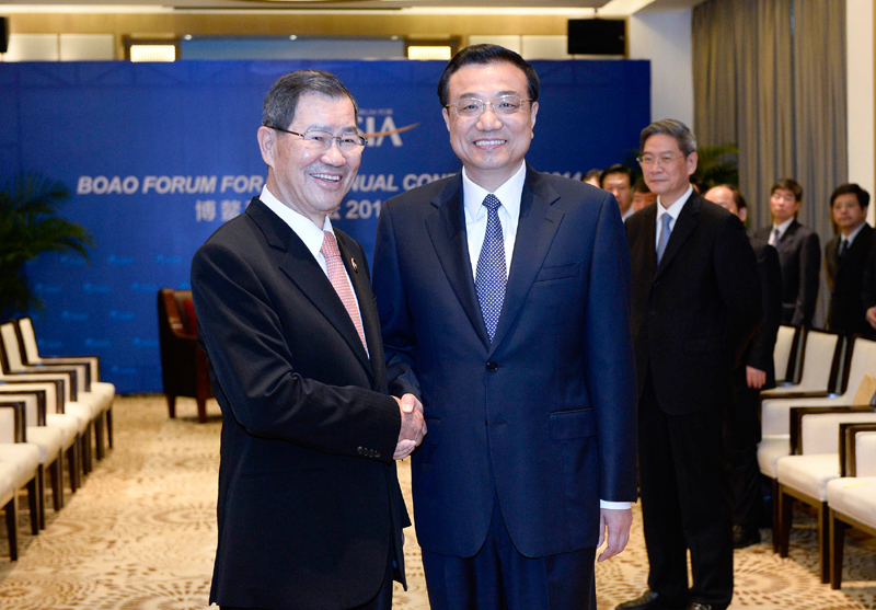 Ли Кэцян встретился с почетным председателем правления Тайваньского фонда общего рынка двух берегов Тайваньского пролива