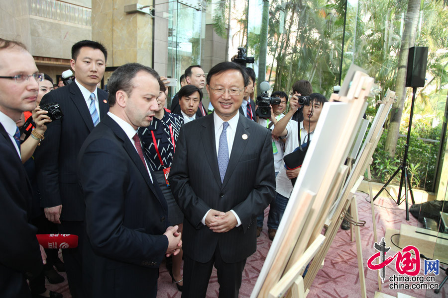 В провинции Хайнань выставлены фотоработы премьера РФ Д. Медведева