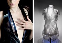 Чувственное платье от голланского дизайнера Даана Розегаарде (Daan Roosegaarde): при учащении сердцебиения платье становится прозрачным