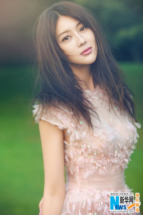 Весенние фотографии актрисы Гань Вэй 