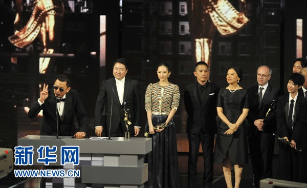 На сянганской кинопремии лучшим актером и актрисой названы Ник Чун и Чжан Цзыи