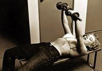 Идеальное сочетание сексуальности и фитнеса: редкие фотографии Мэрилин Монро
