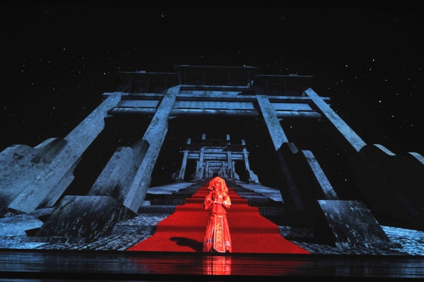 Интересное представление «Аньхойские нравы» в большом театре Сянмин