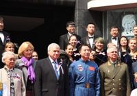 Цзин Хайпэн также сказал, что сейчас начинается год «Дружеского общения между молодежью России и Китая», и для России с Китаем, которые являются мощными космическими державами, молодежь является надеждой в развитии космонавтики.