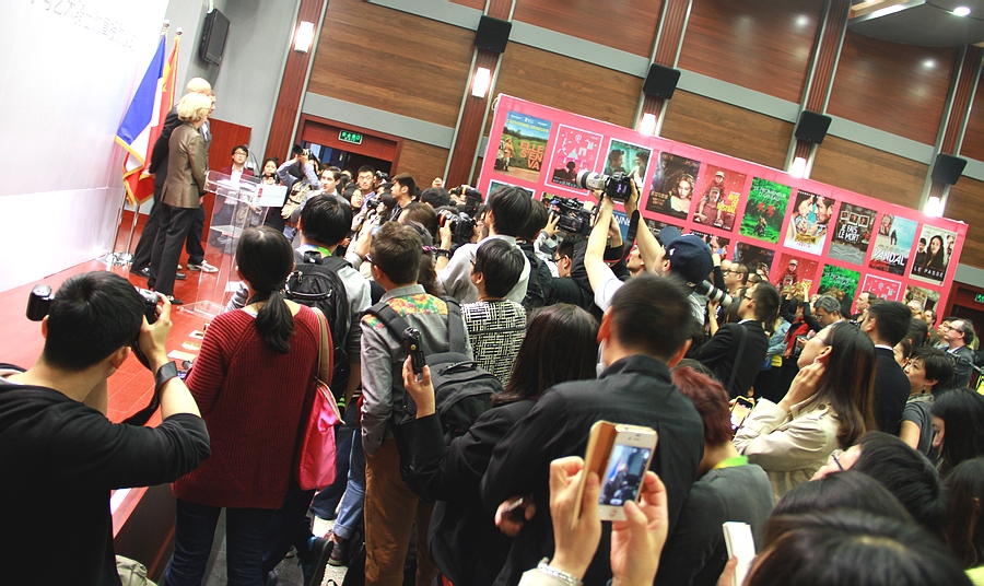 Китайская кинозвезда Гэ Ю был удостоен Французского Ордена искусства и литературы