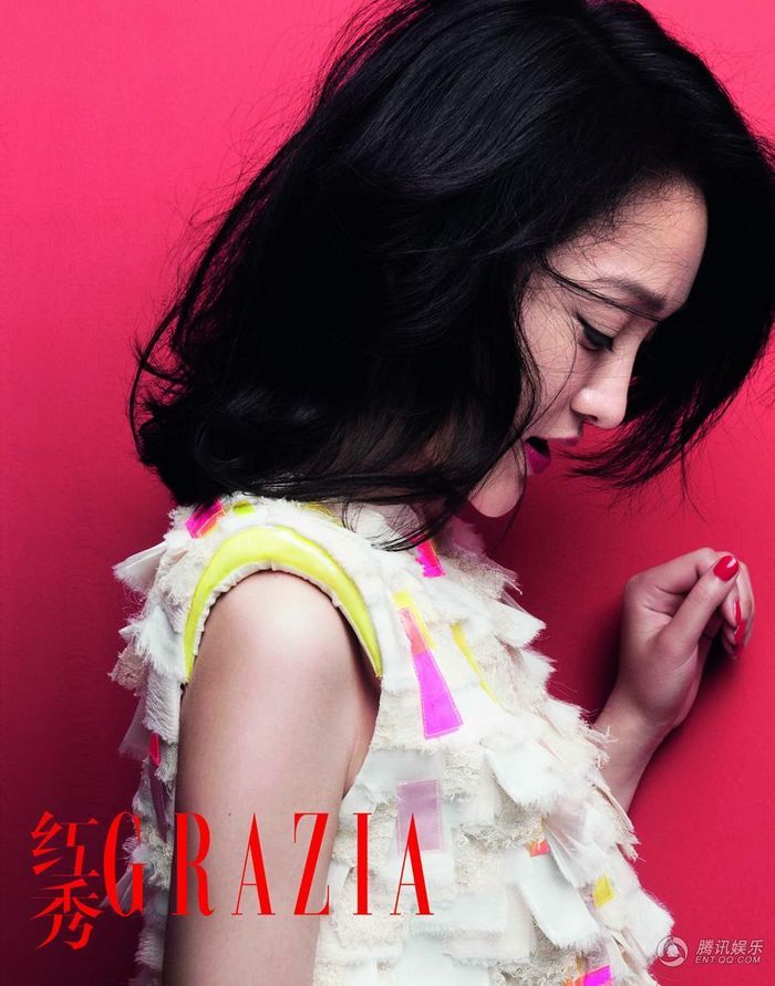 Чжоу Сюнь в новых снимках, посвященных 5-годовщине со дня выпуска модного журнала «Хун Сю»