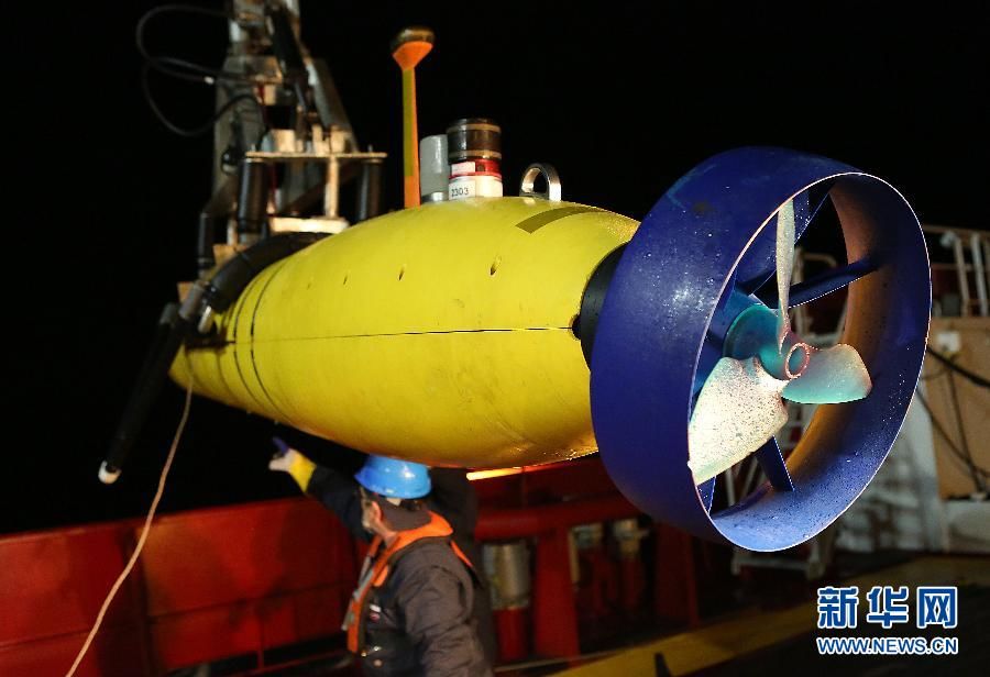 Подводный аппарат 'Блюфин-21' обследовал половину установленного района поиска, пока ничего не обнаружено