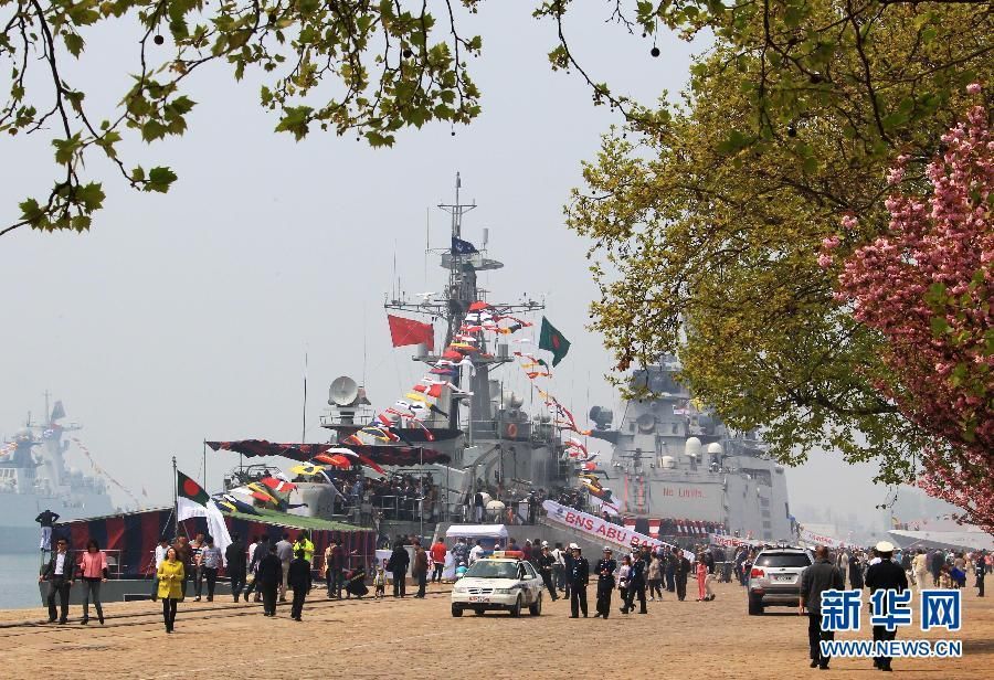 Китайские и иностранные военные корабли, принимающие участие в совместных учениях «Морское сотрудничество-2014», открылись для публики 