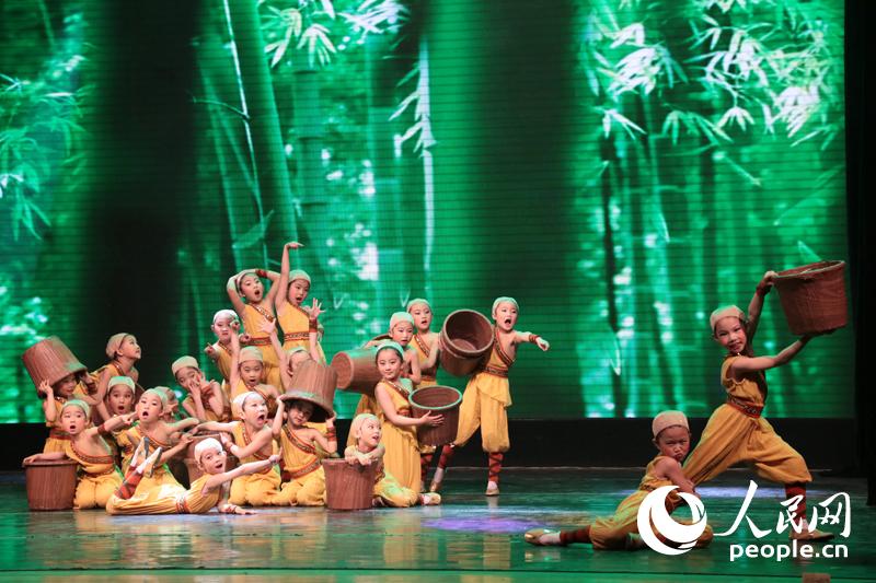 В Пекине прошла встреча китайских и русских детских танцевальных ансамблей, а также впервые проведен фестиваль «Let’s Shake It»