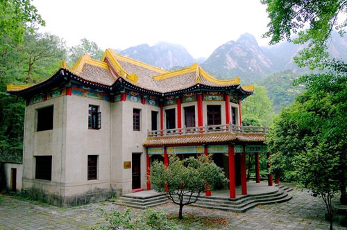 Живописнгый район Вэньцюань (Горячие источники) гор Хуаншань