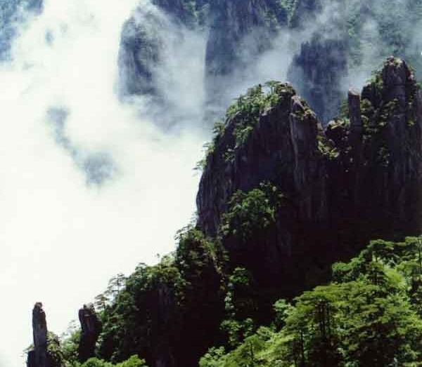 Пейзажный район Сунгу (Долина сосен) гор Хуаншань