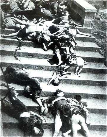 Более 700 чел. погибло у входа в бомбоубежище в Чунцине во время японской бомбардировки
