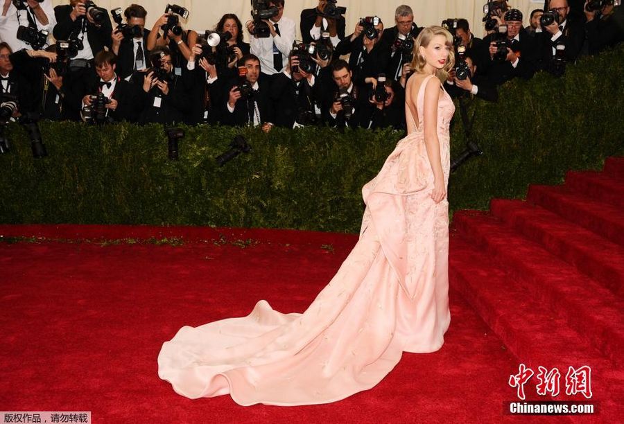 Роскошные наряды звезд на MET BALL 2014