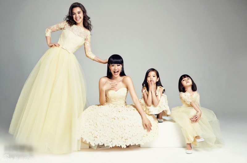 Фото в честь Дня матери: 43-летняя актриса Чжун Лити и ее дочки