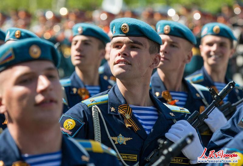 В. Путин в канун Дня Победы возложил венок к Вечному огню