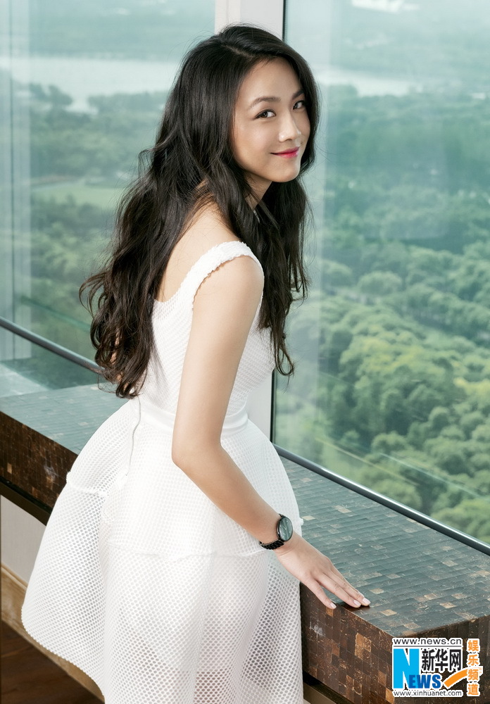 Элегантная актриса Тан Вэй покорила всех своей ослепительной улыбкой