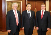 Премьер Госсовета КНР Ли Кэцян встретился с исполнительными директорами ЮНЕП и ООН-Хабитат