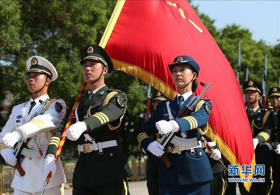 Дебют женского отряда почетного караула на дипломатической церемонии 