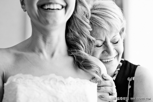 Трогательные свадебные моменты: молодожены и их мамы