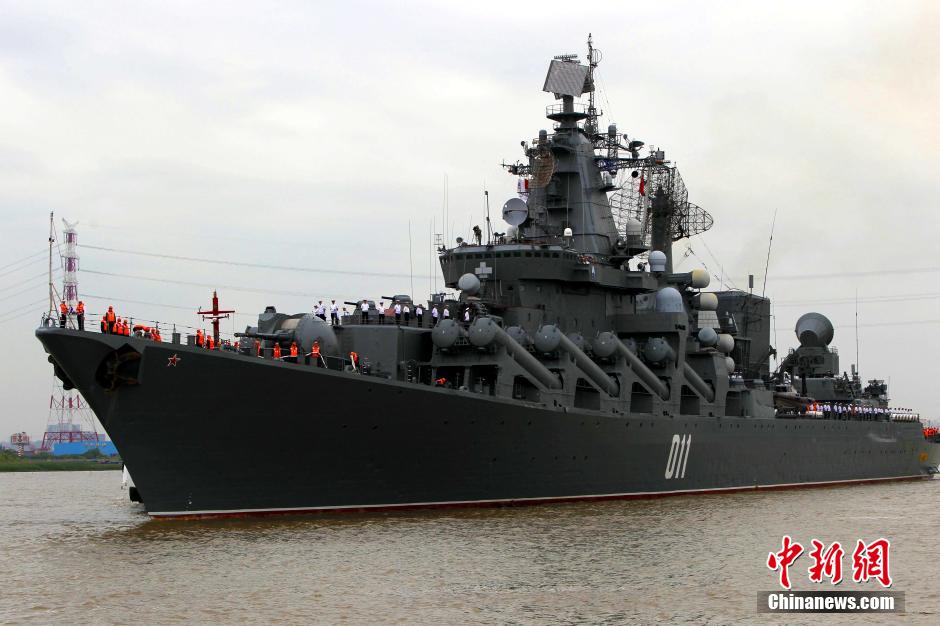 В Шанхай для участия в совместных китайско-российских учениях прибыли российские военные корабли