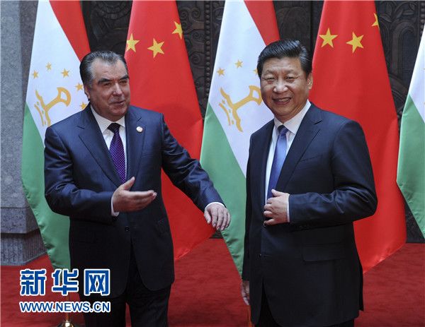 Си Цзиньпин встретился с президентом Таджикистана Э. Рахмоном