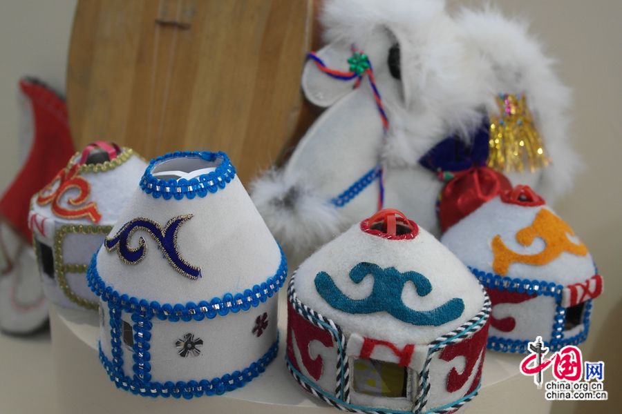 Художественные изделия с центрально-азиатским колоритом в международном павильоне ярмарки «Шелковый путь»