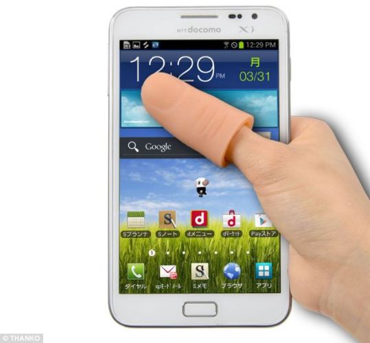Японская компания «Rare Mono» выпустила насадку на палец «Phablet finger» для увеличения диапазон движения, данное устройство можно использовать на всех смартфонах.