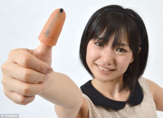 Управлять смартфонами одной рукой больше не будет составлять труда, японскую новинку можно приобрести на сайте «Ratoka», стоимостью одной штуки – 1480 иен.
