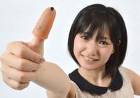 Утолщающая насадка на палец из Японии делает более удобным использование смартфона одной рукой