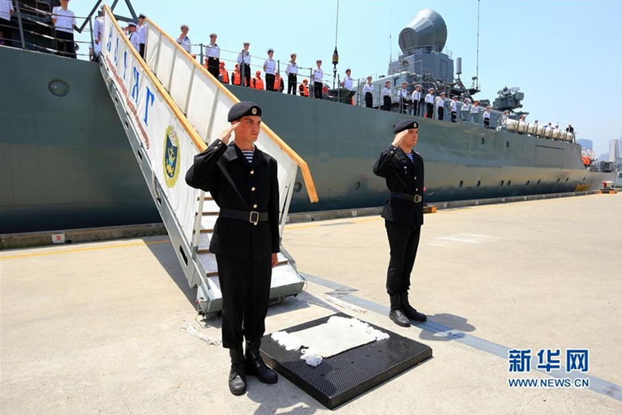 Российские корабли, участвовавшие в учениях 'Морское взаимодействие-2014', покинули Шанхай и отправились в обратный путь