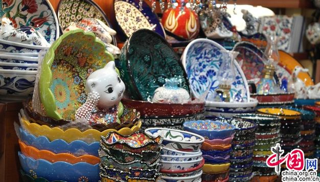 Большой международный базар в Стамбуле возрождает оживленную торговлю древнего Шелкового пути 