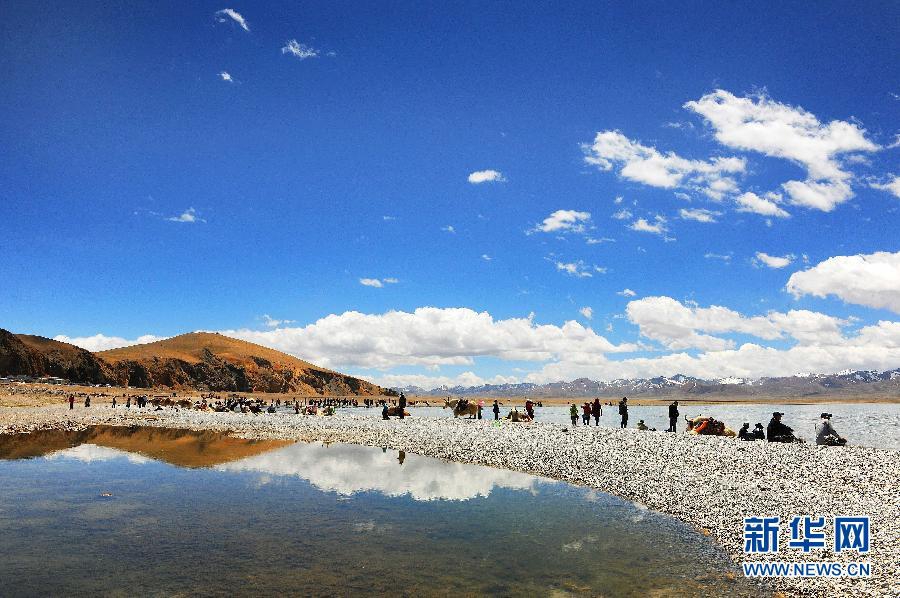 Наступает туристический сезон на озере Намцо в Тибете