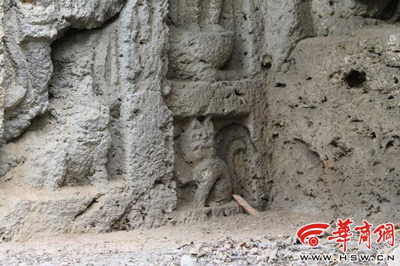 По сообщению газеты «Хуашанбао», в пещере периода династии Северная Вэй был обнаружен «кот, приносящий удачу», насчитывающий более 1600 лет.