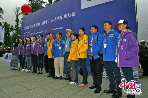 Чжан Цзичжун возглавил звездный отряд для поддержки Ралли элеткромобилей вокруг озера Цинхай