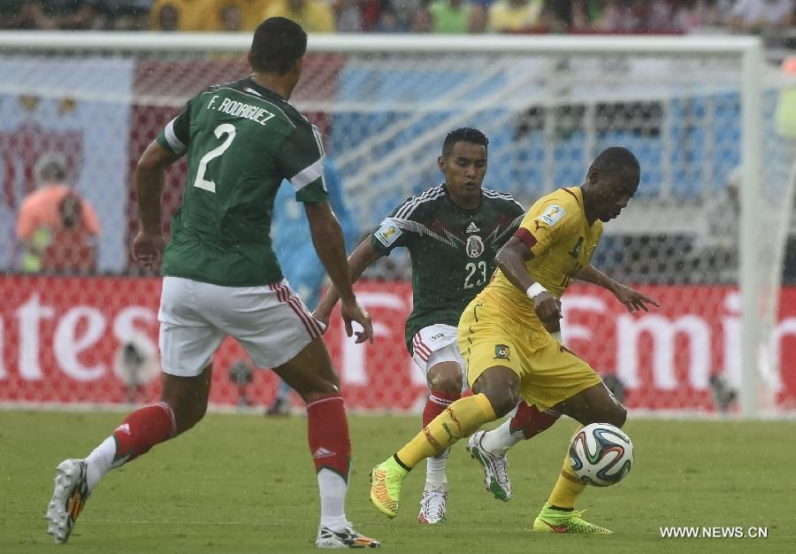 На ЧМ по футболу сборная Мексики обыграла сборную Камеруна со счетом 1:0
