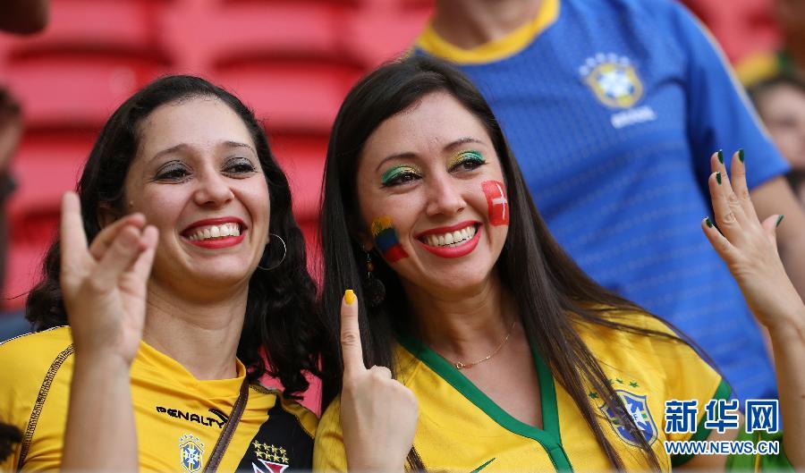 Женщина и футбол: красивые девушка-болельщики в ЧМ в Бразилии