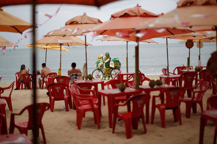 49-летний Эвра Каэтаро – уличный торговец, с самого детства он вместе с матерью начал заниматься уличной продажей.