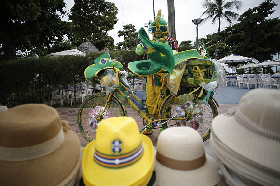 49-летний Эвра Каэтаро – уличный торговец, с самого детства он вместе с матерью начал заниматься уличной продажей.