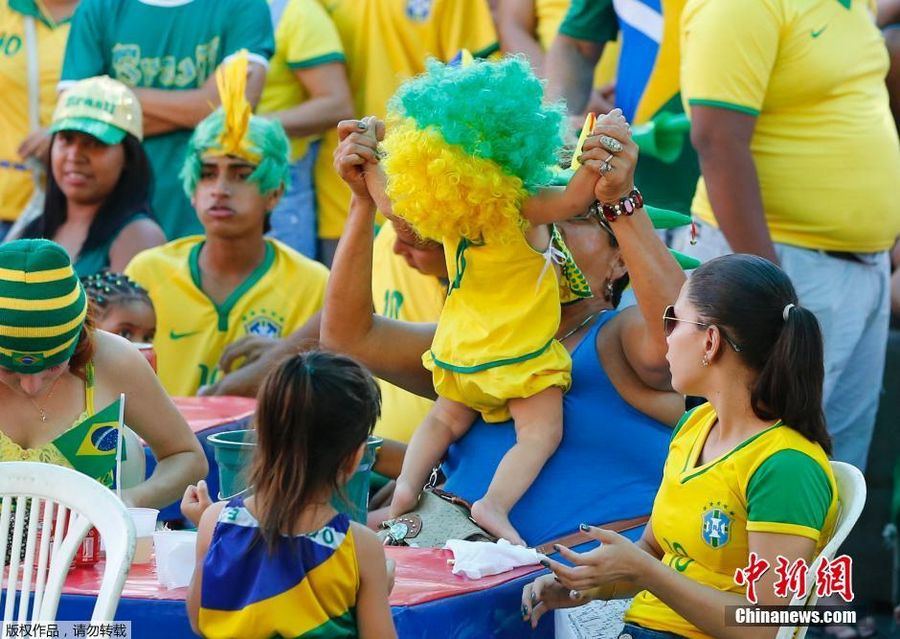Маленькие болельщики на ЧМ по футболу в Бразилии
